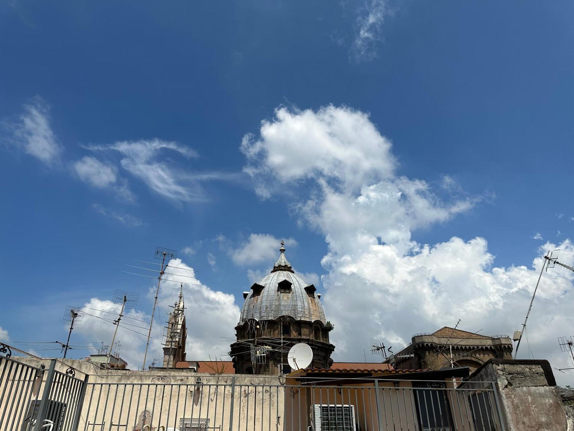 Vista Cattedrale Villa Наполи Стая снимка
